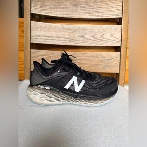 NEW BALANCE Fresh Foam More v2 size 9.5 for women